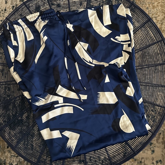 Lauren Ralph Lauren, Geometric Print Charmeuse Wide Leg Pants, 1X, NWT - Picture 2 of 5